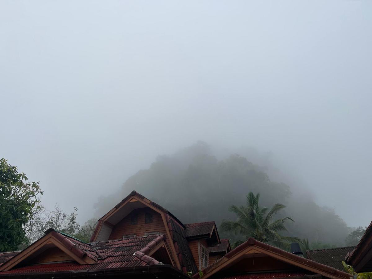 Khaosok Monkeys & River Camps Khao Sok National Park Exterior photo
